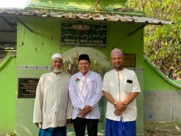 Memperingati "Hari Santri ke -10" Cak Ghoni Ziarah Makam Tokoh NU