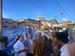 Fraksi PDI-P Surabaya Bantu Korban Kebakaran di Sidotopo Jaya, Dorong Pemkot Beri Perhatian