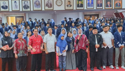 Tingkatkan Literasi Demokrasi Siswa SMA Lab School Unesa Ngantor di DPRD Kota Surabaya