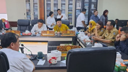 Komisi DJohari Mustawan Tekankan Pelayanan dan Ruang Klarifikasi Bagi Masyarakat