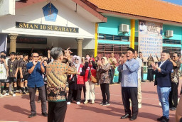 Wujud Kepedulian Pendidikan, BRI Jemursari Beri Bantuan ke SMAN 10