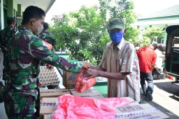 Kodim Tipe A 0831 Surabaya Timur Terus Atensi Warga Terdampak PSBB, Dengan
