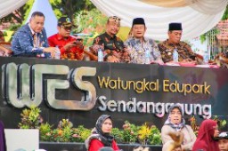 Festival Nasi Muduk Dan Sendangagung Batik Carnival Diselenggarakan