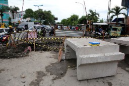 Arus Lalu Lintas di Jalan Dupak Diberlakukan Contra Flow