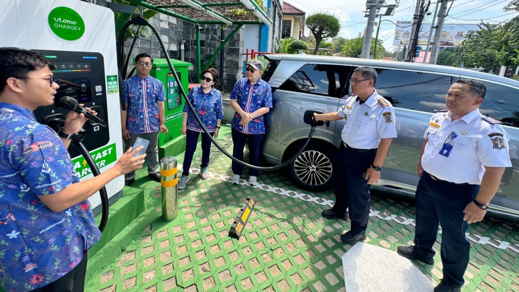Pemkit Surabaya Sediakan Fasilitas SPKLU untuk Kendaraan Listrik di TIJ