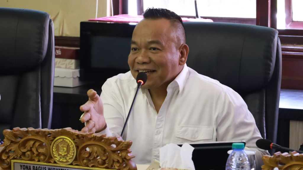 Yona Bagis Widyatmoko, Ketua Komisi A DPRD Surabaya. (Tim)