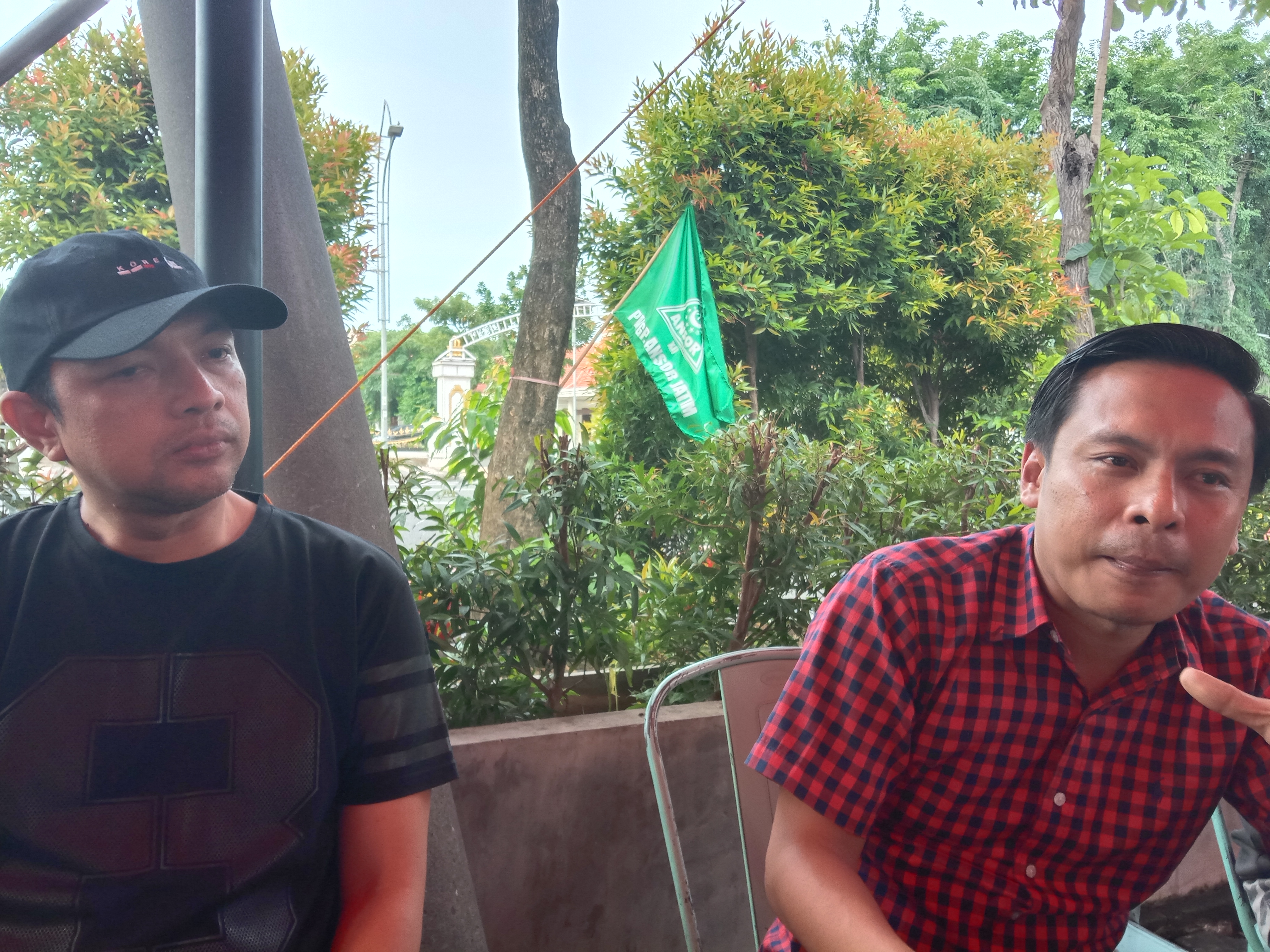 Arie Fathoni (kanan) saat bersama Gus Hans di suatu acara./ Foto : Bachan